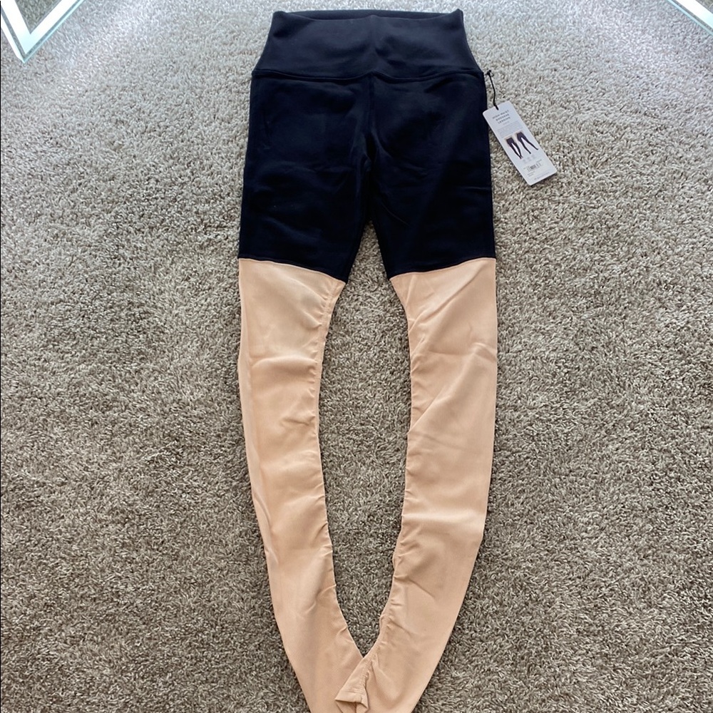 ALO Yoga High Waisted Goddess Ribbed Leggings. Medium
BNWT